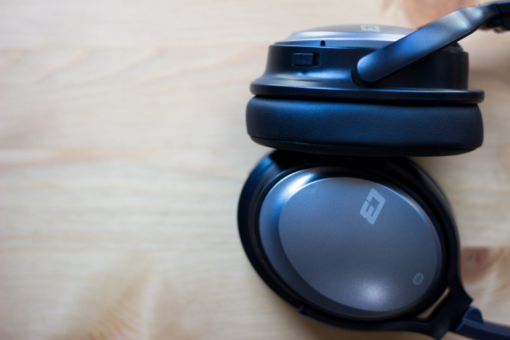 best noise cancelling headphones under 100