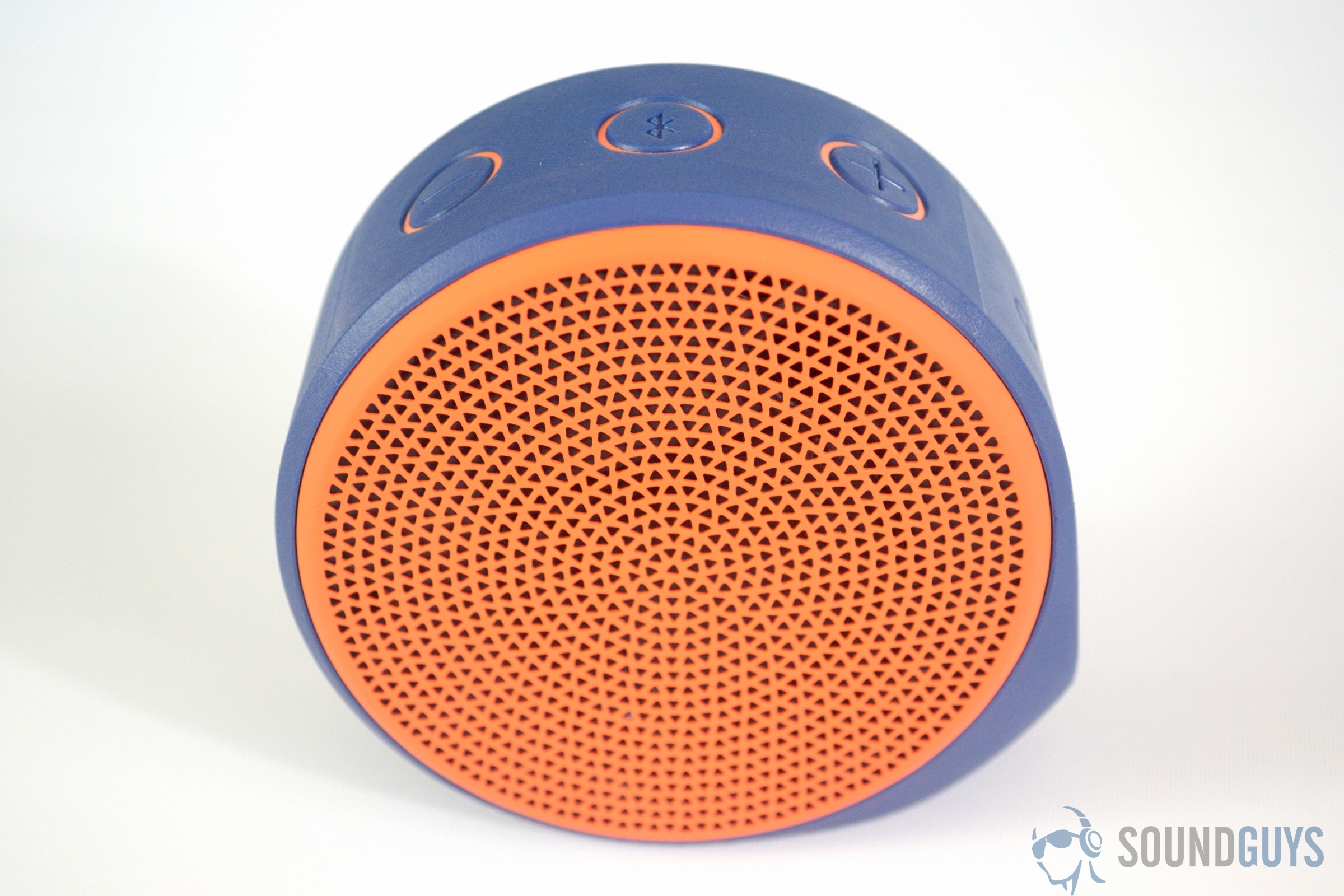 Logitech X100 review: A doughnut-size Bluetooth speaker that's pretty tasty  - CNET