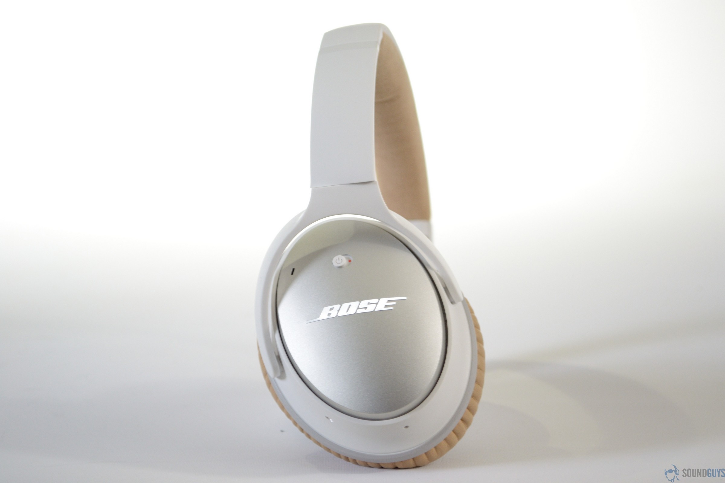 A photo of the side of the Bose QuietComfort 25.