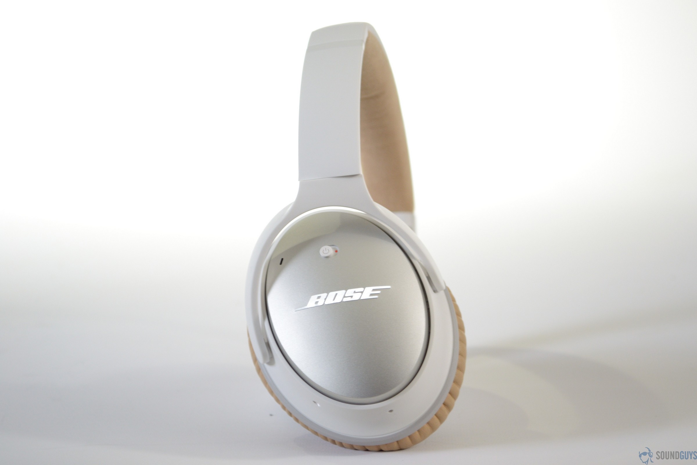 bose-quietcomfort-25-08 A photo of the side of the Bose QuietComfort 25.