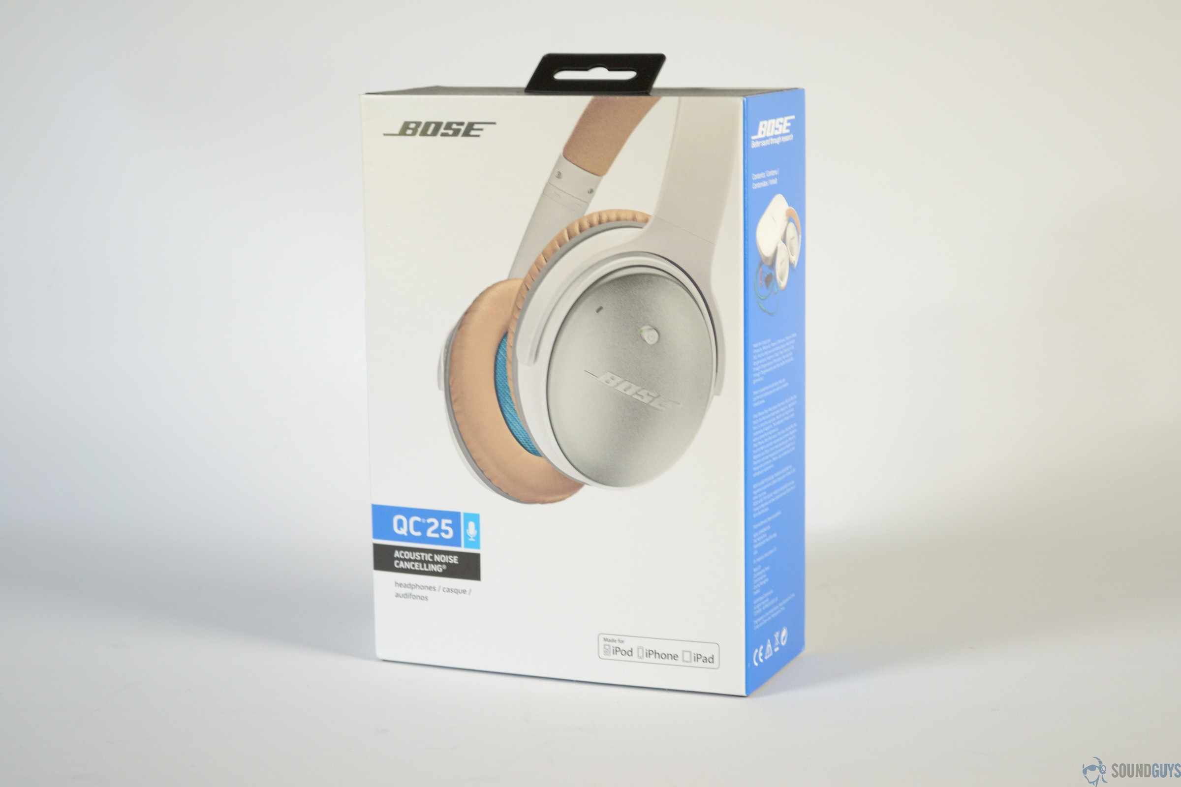 bose-quietcomfort-25-09 A photo of the Bose QuietComfort 25 in their packaging.