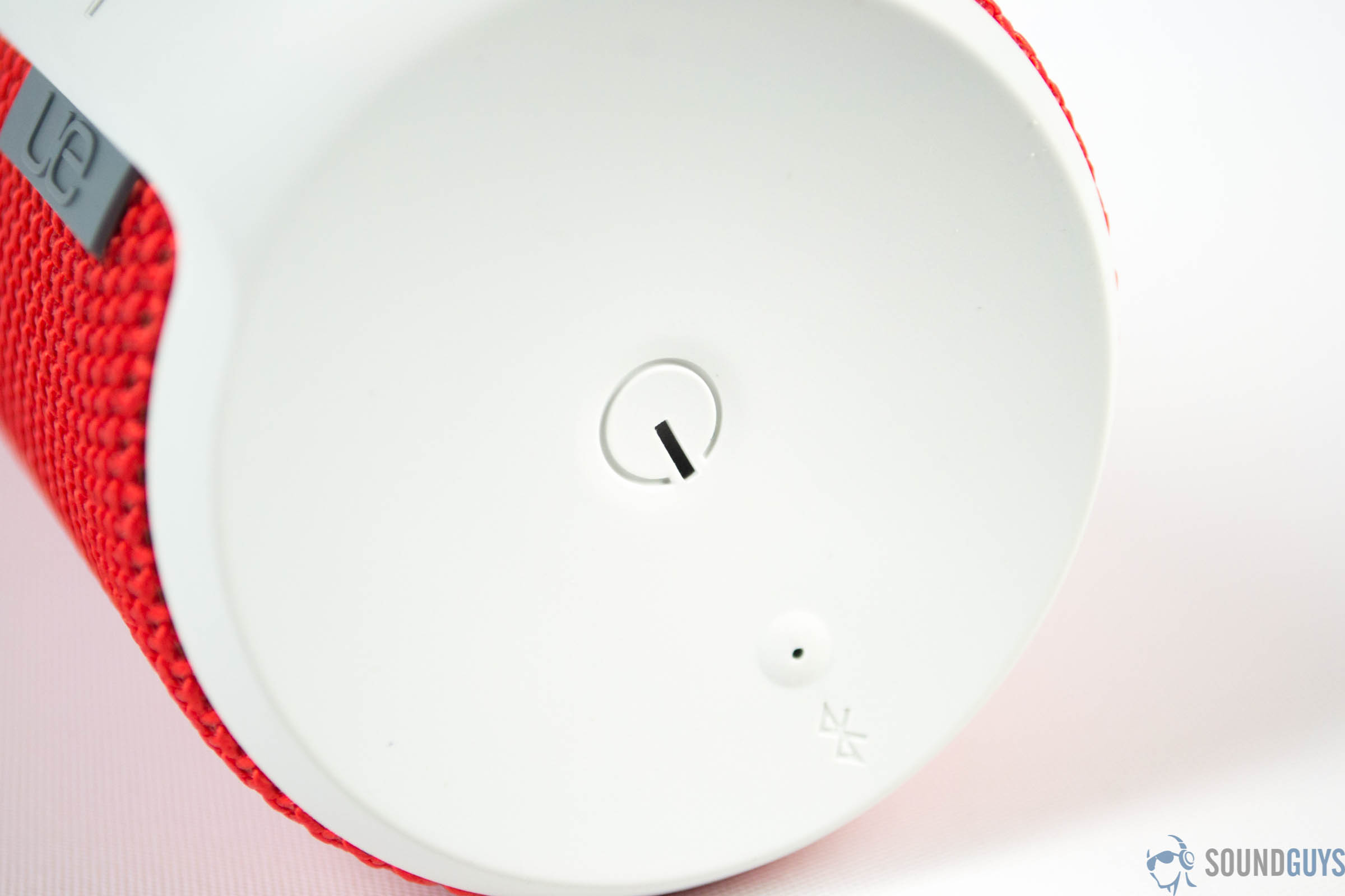 logitech-ue-boom-sg-3 Close-up shot of the power button and the Bluetooth pairing button on the top of the speaker.