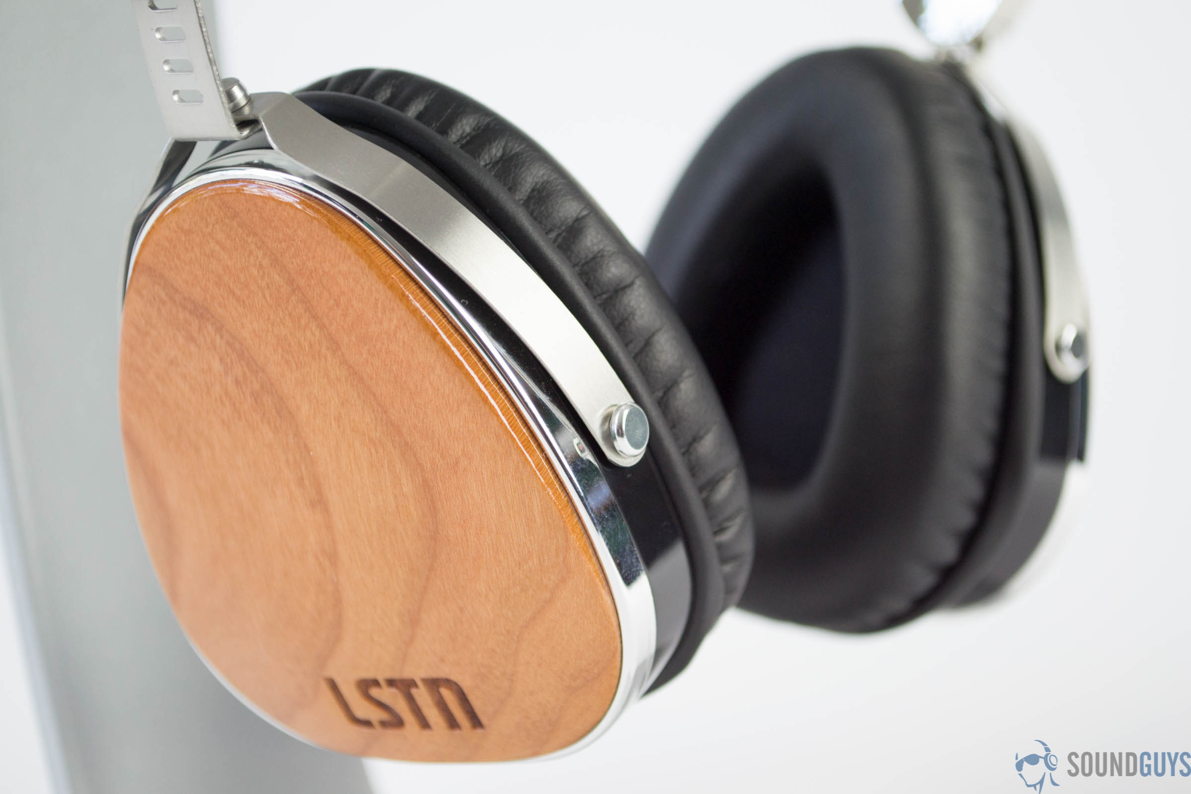 lstn-troubadour-sg-3