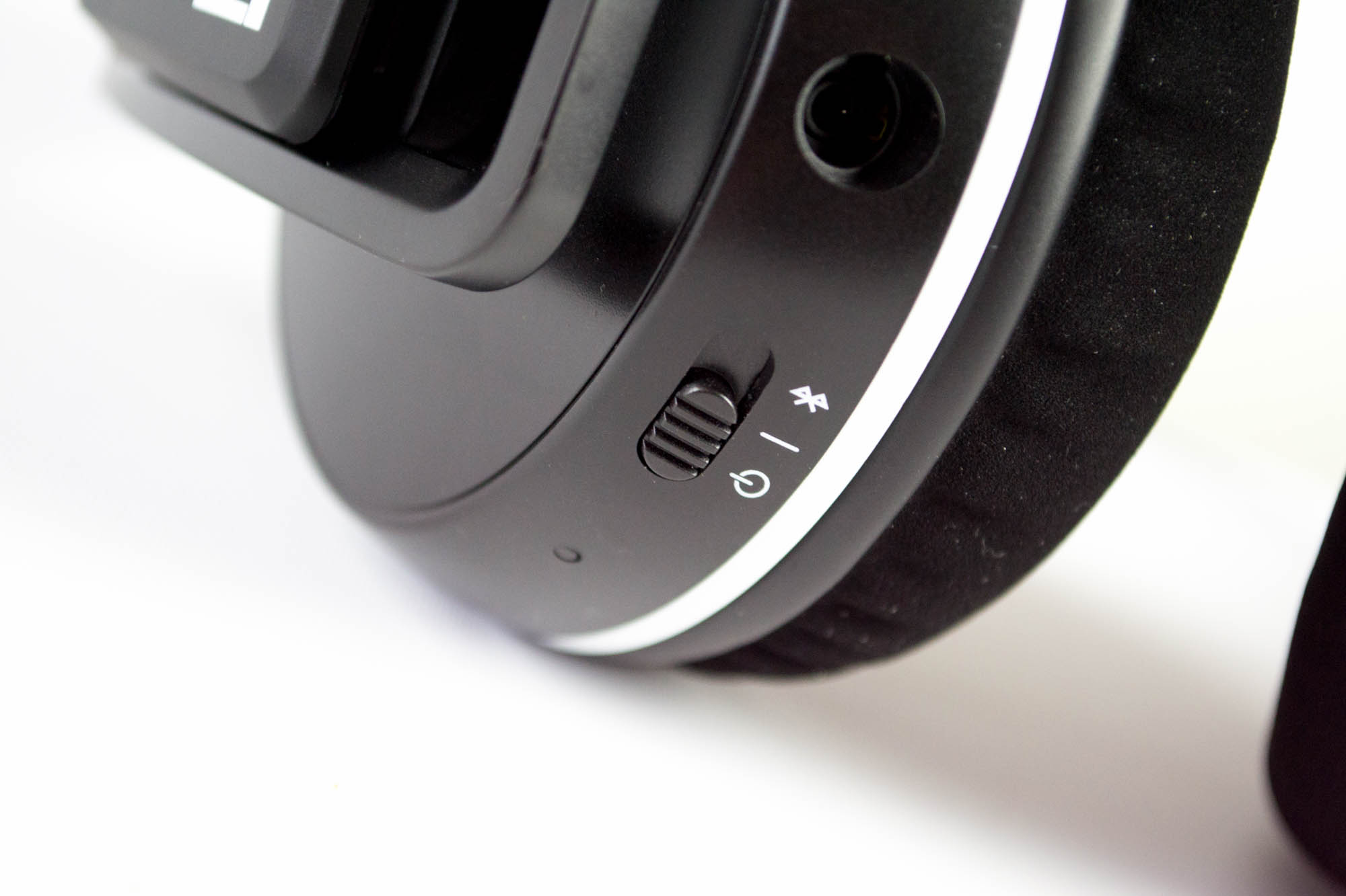 sennheiser-urbanite-xl-wireless-sg-3 sennheiser-urbanite-xl-wireless-sg-3