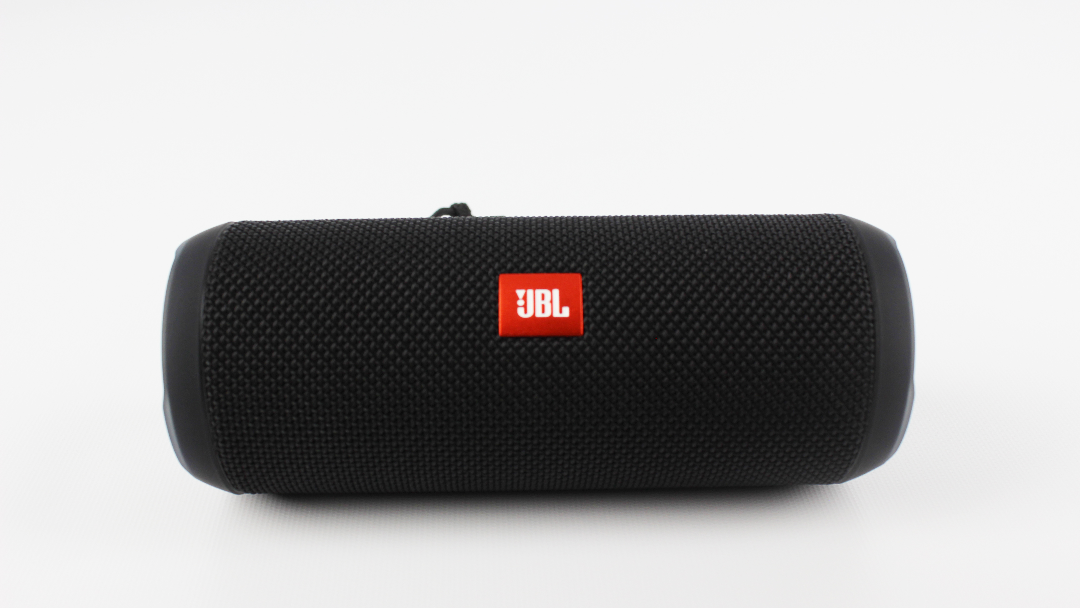 Shot of the JBL logo on the front of the Flip 3. 