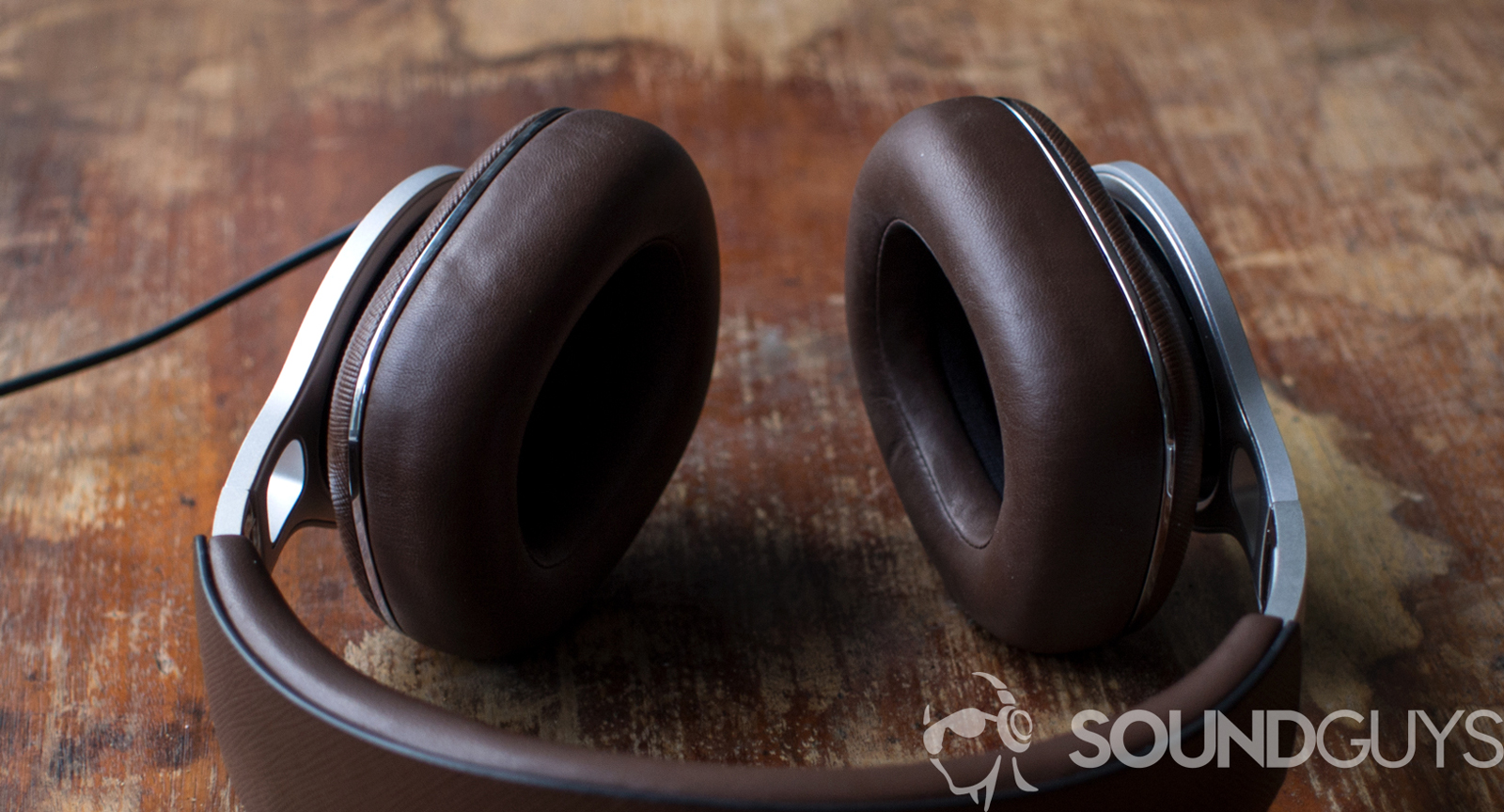 A photo of the Bowers and Wilkins P9 Signature's ear pads.