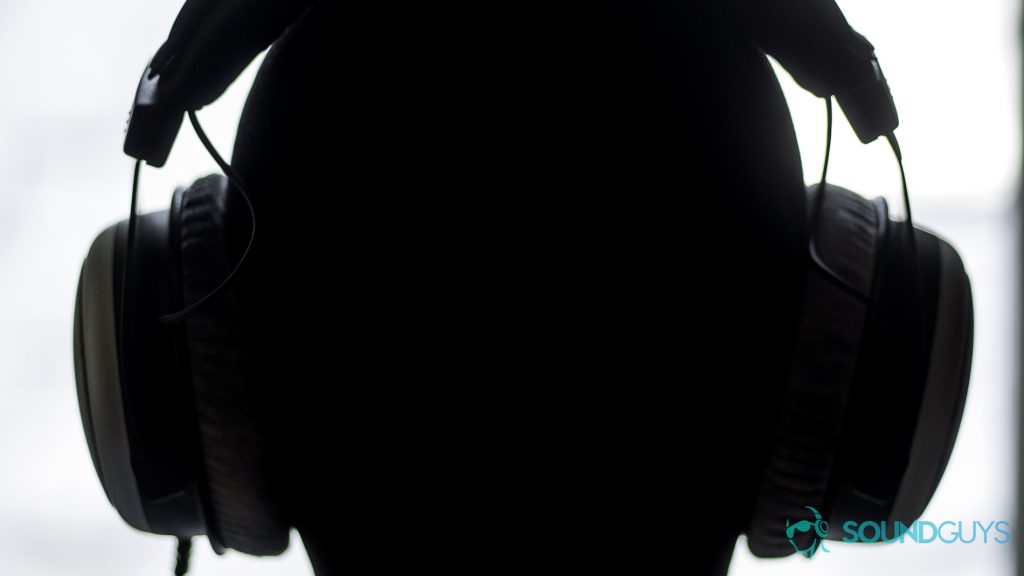 The Beyerdynamic DT 880 PRO's silhouette