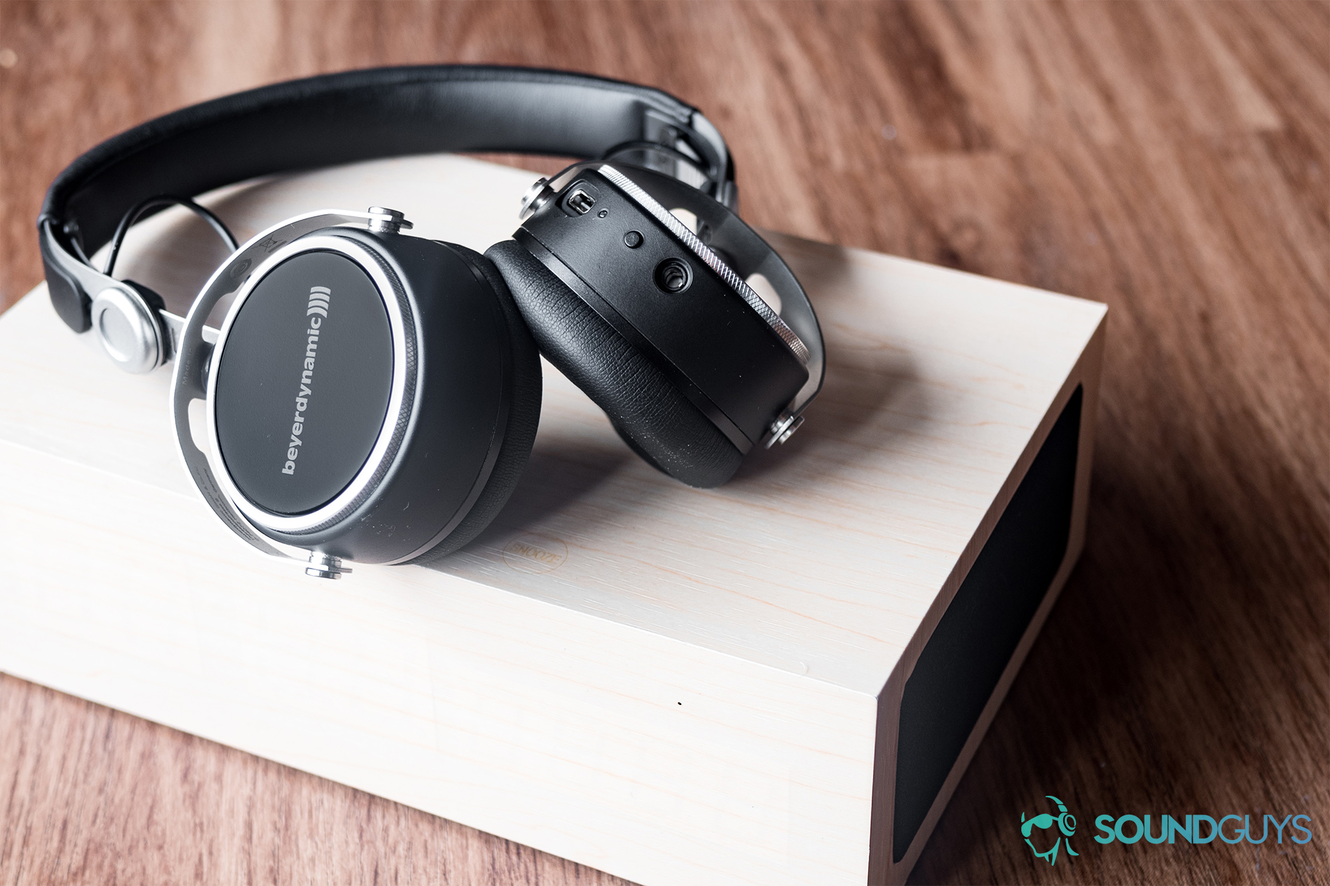 Beyerdynamic_Aventho Wireless_LK_1 Beyerdynamic Aventho Wireless headphones Bluetooth aptX HD portable On-Ear