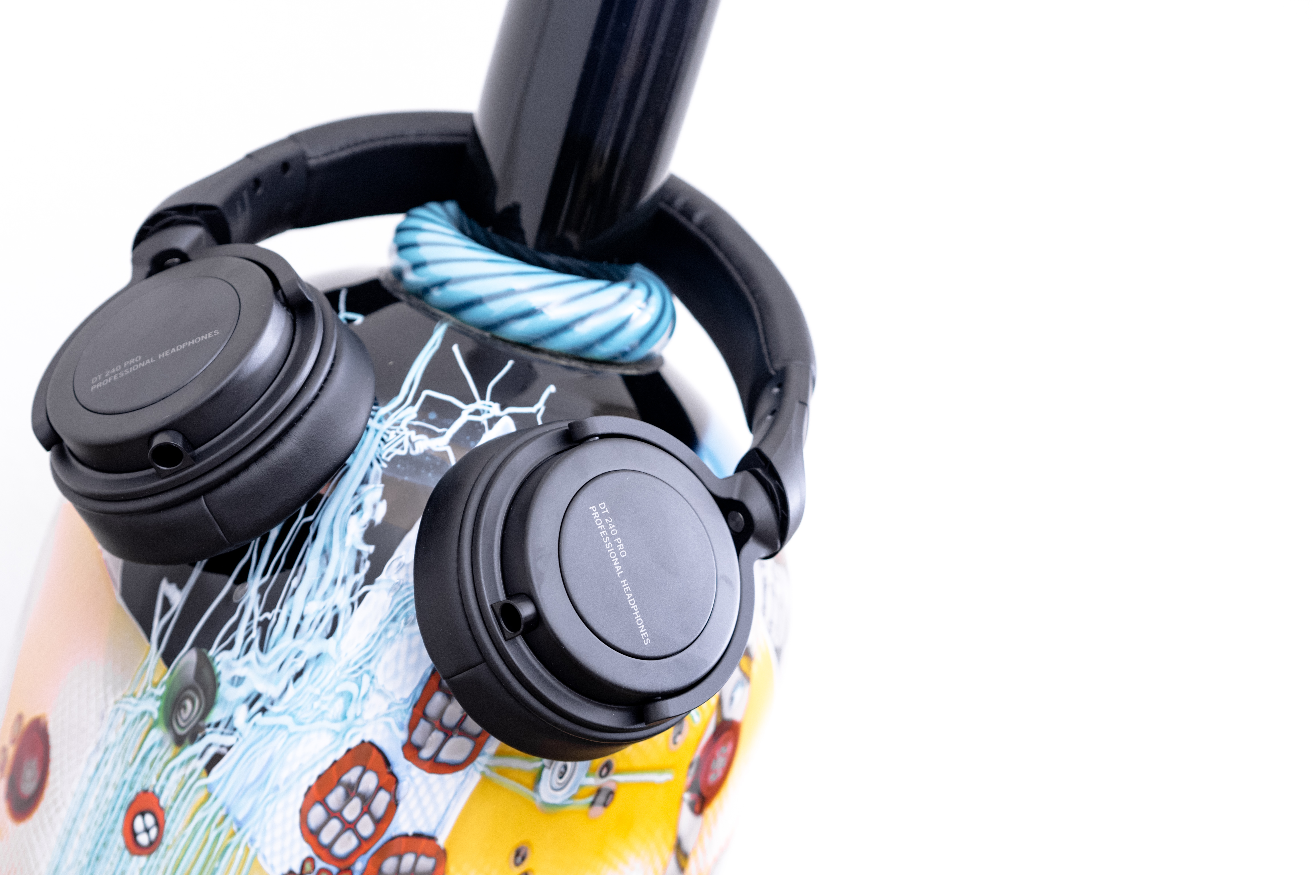 Beyerdynamic DT 240 PRO headphones cable removable on-ear over-ear comfort audio-technica ATH-m40X studio commuter