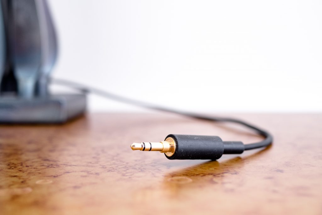 Beyerdynamic DT 240 PRO headphones cable removable on-ear over-ear comfort audio-technica ATH-m40X studio commuter