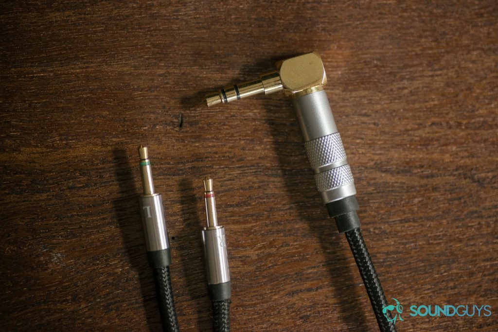 A photo of the 3.5mm connection and the 2.5mm connections of the Monoprice Monolith M565