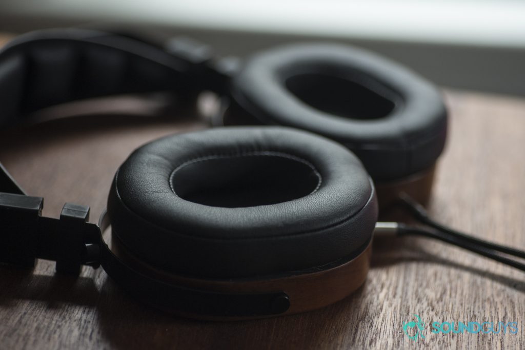 A photo of the Monoprice Monolith M565 and its ear cups.