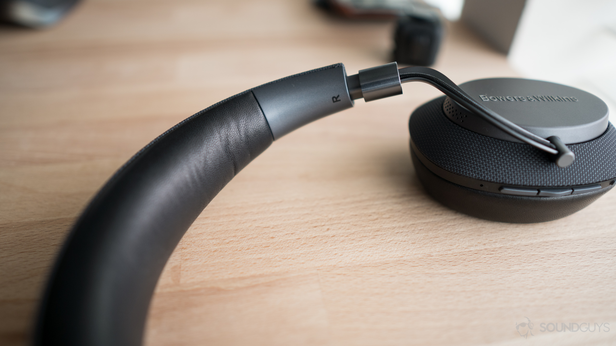 Bowers & Wilkins PX-7 Buttons for playback are located on the right ear cup.