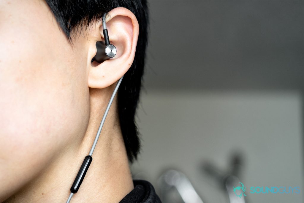 If too many vibrating noises are traveling up the cable and into your ear (microphonics), the earbuds can be worn in an ear hook-fashion.