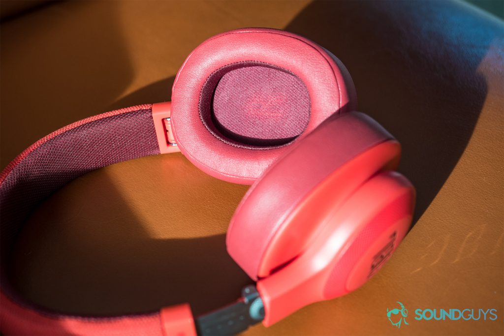 JBL has labeled the inside of the E55BT headphones with "L" and "R," respectively.