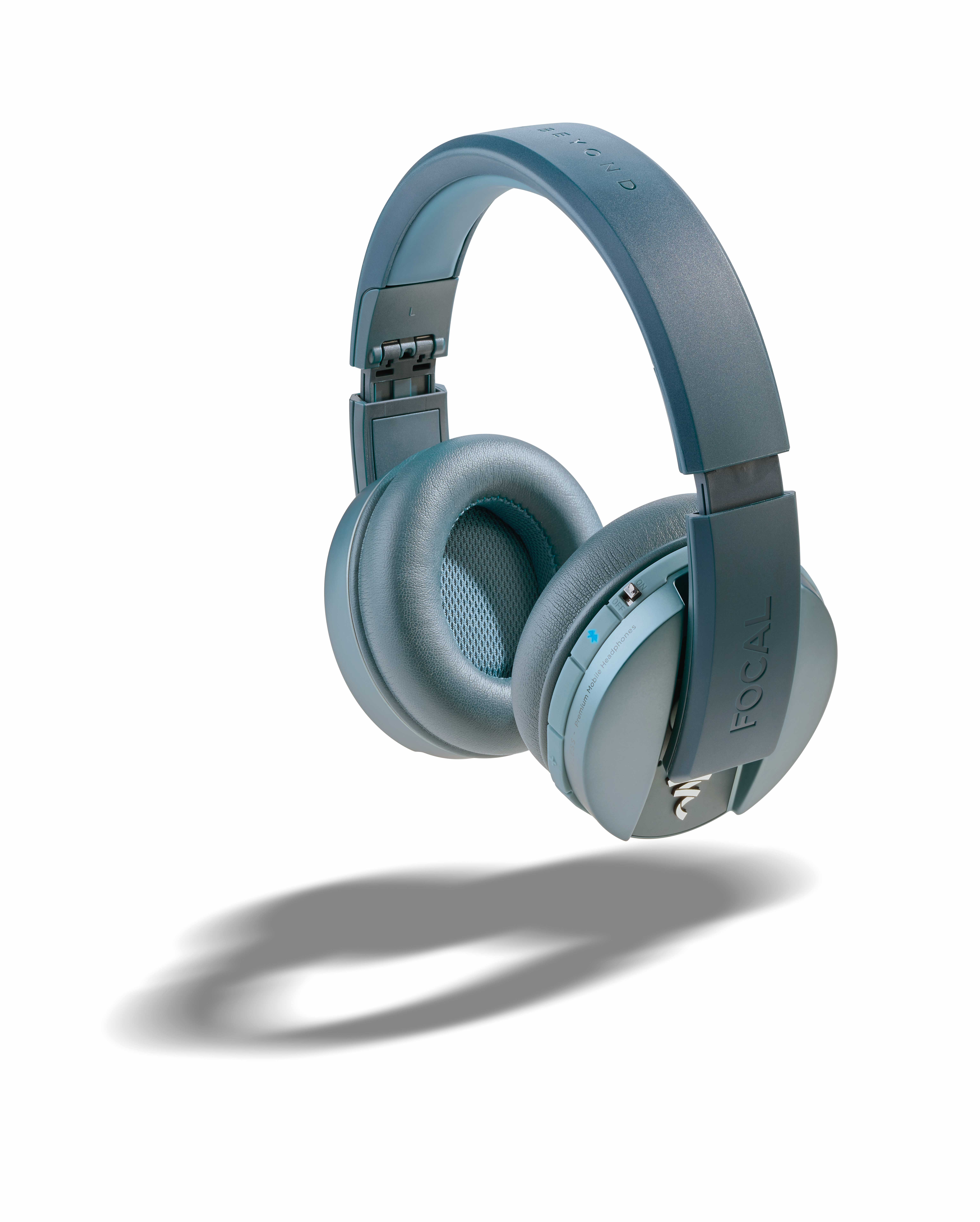 Listen_Wireless_Chic34 An angled shot of the Listen Wireless Chic, closed-back heapdhones in blue on a white background.