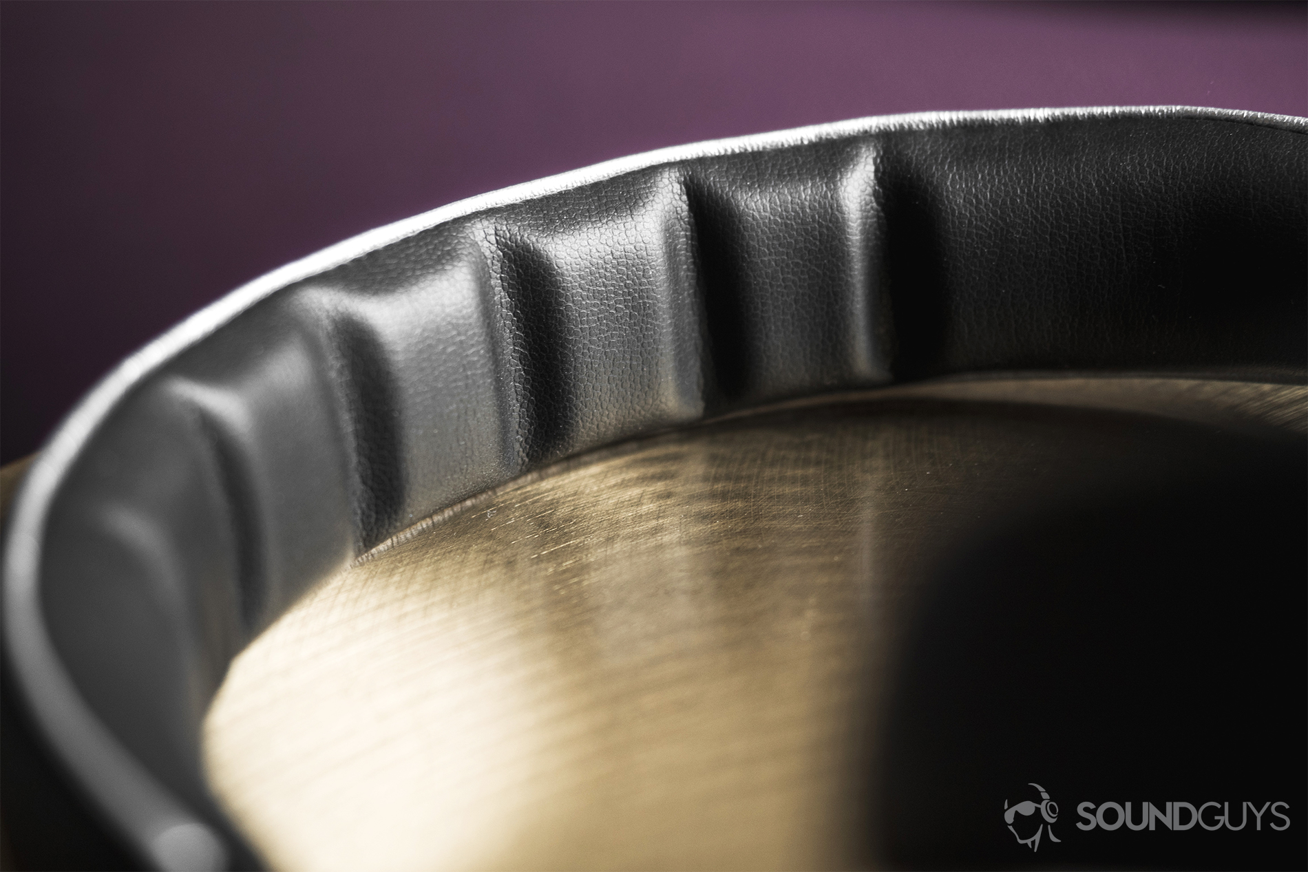 1More_Triple-Driver Over-Ear_LK_8 1More Triple-Driver Over-Ear review: A close-up of the notched headband architecture.