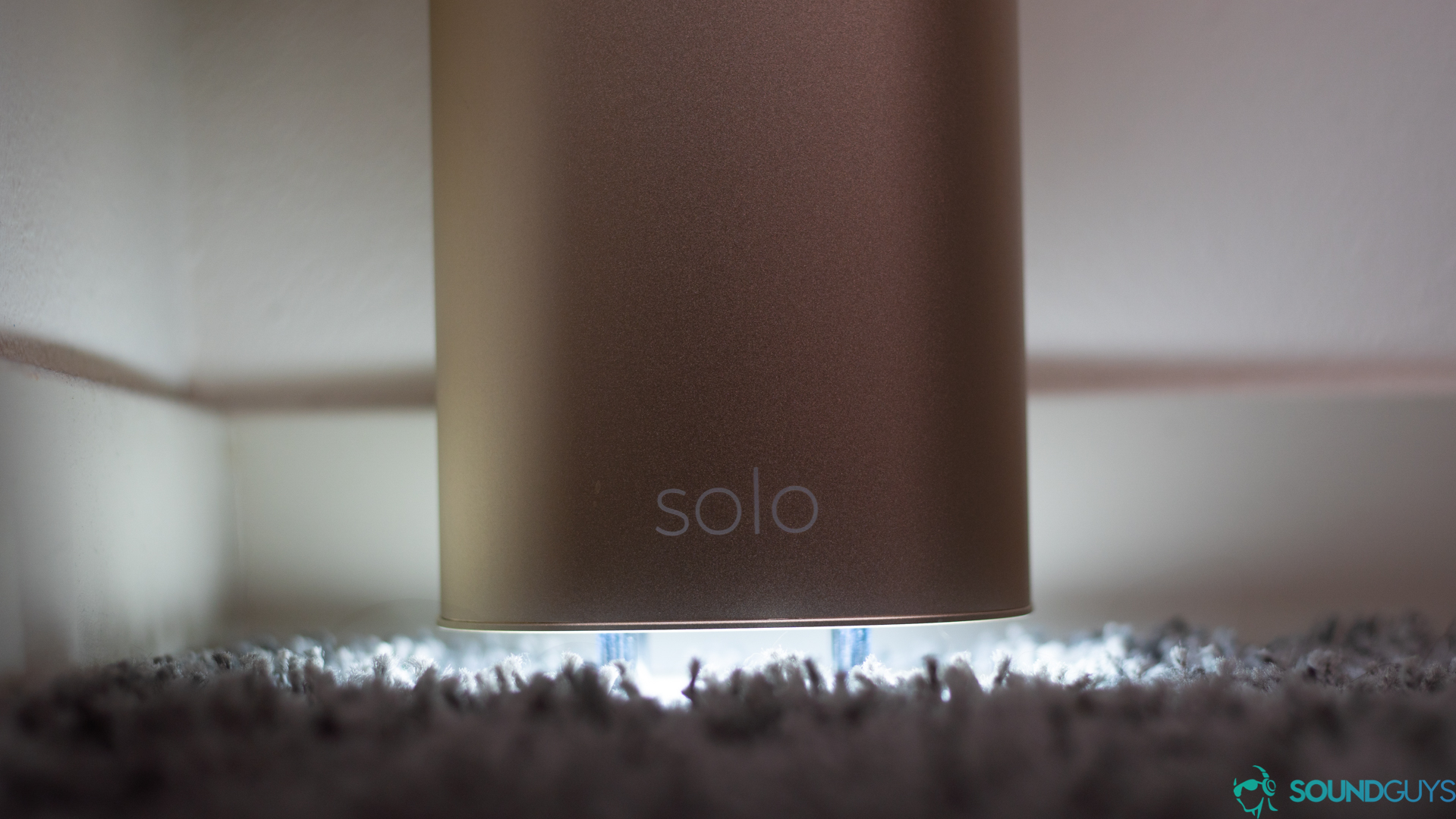 Studio19London-4 Studio19 London Solo E500X-EQ review: The speaker looks to be floating because of its design.