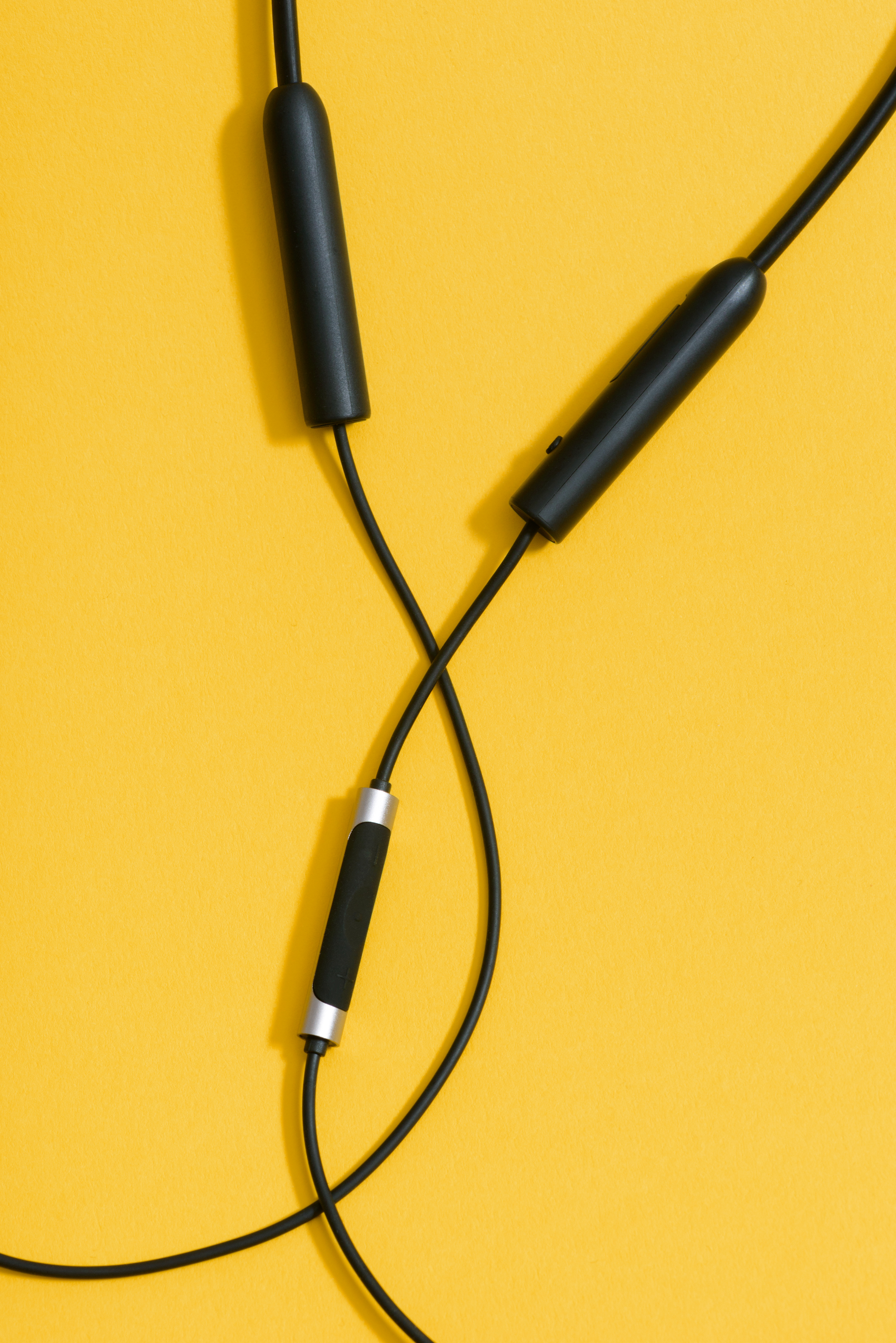 RHA MA390 Wireless announcement: A close-up of the in-line mic and remote on a yellow background.