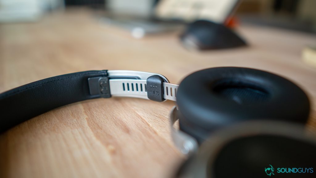 The adjustable headband of the Beyerdynamic Aventho wired headphones.