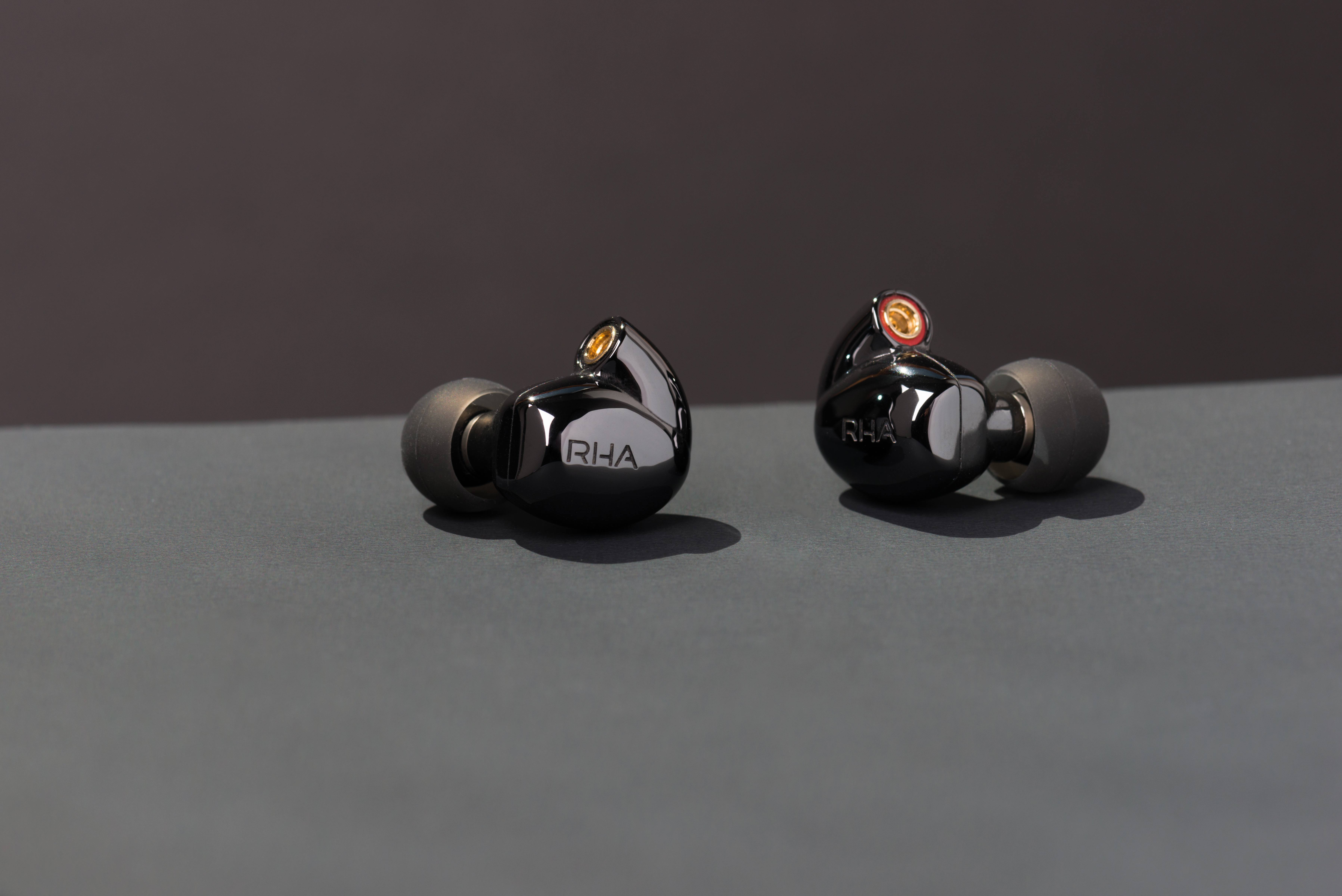 CL2 Planar magnetic: the earbuds detached from the neckband/MMXC cable.