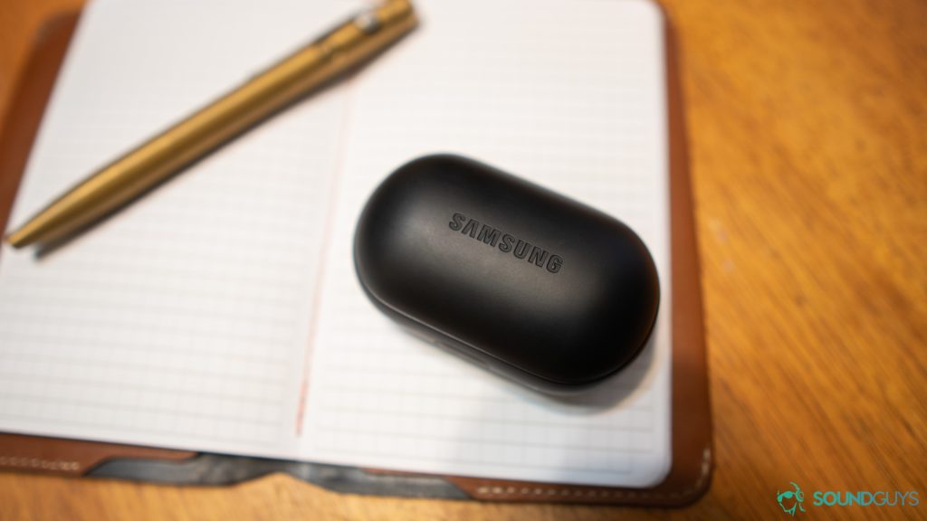 The Ssmsung Gear IconX come with a charging capsule.