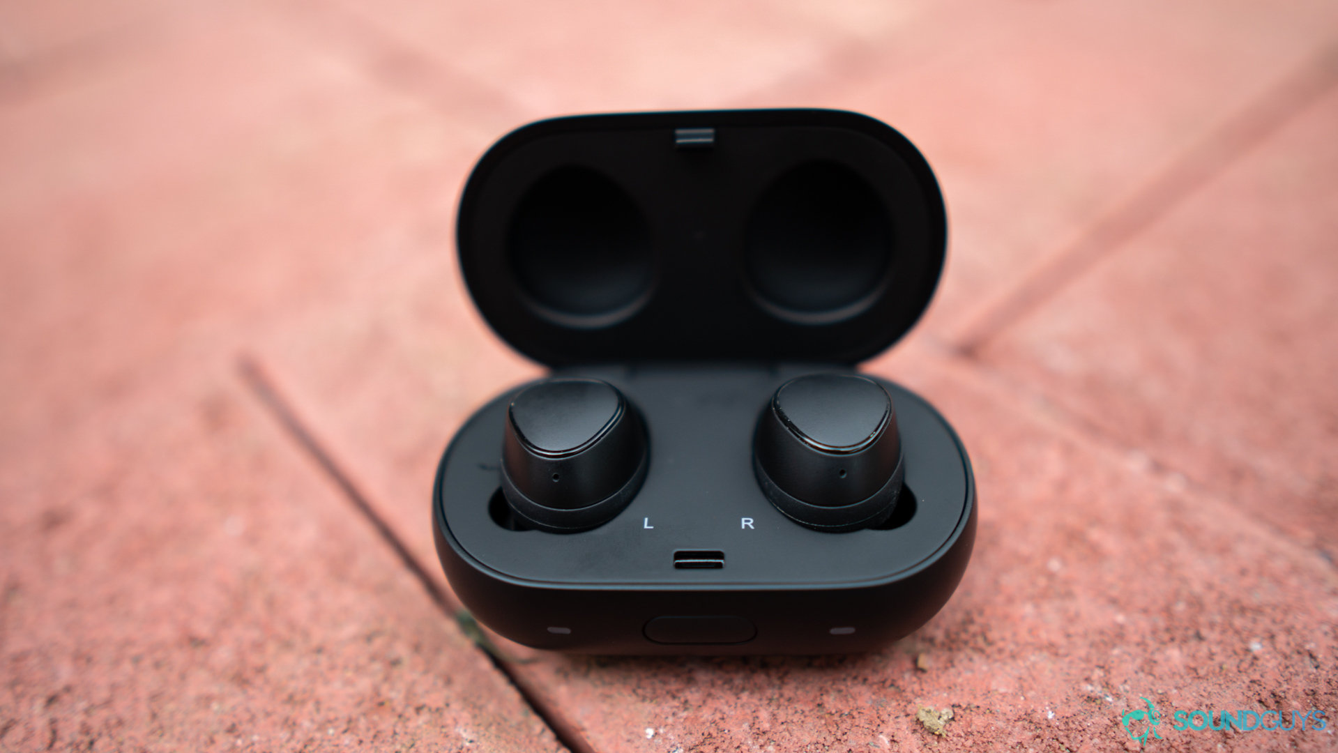 The charging case of the Samsung Gear IconX quick charges the earbuds. 