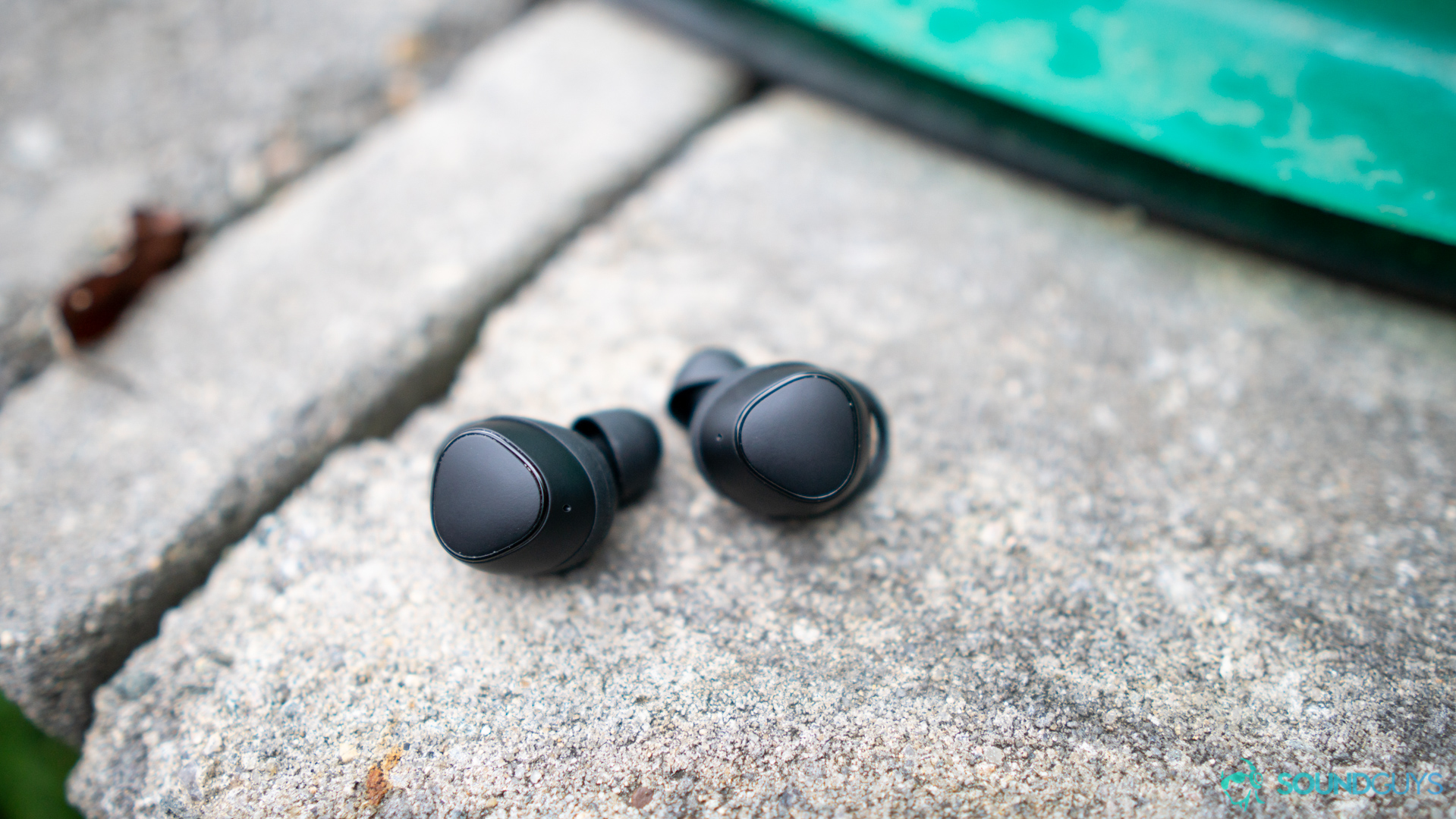 Samsung Gear IconX review: Almost just one fatal