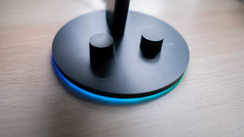 The volume and bass adjustment knobs of the Razer Nommo Chroma.