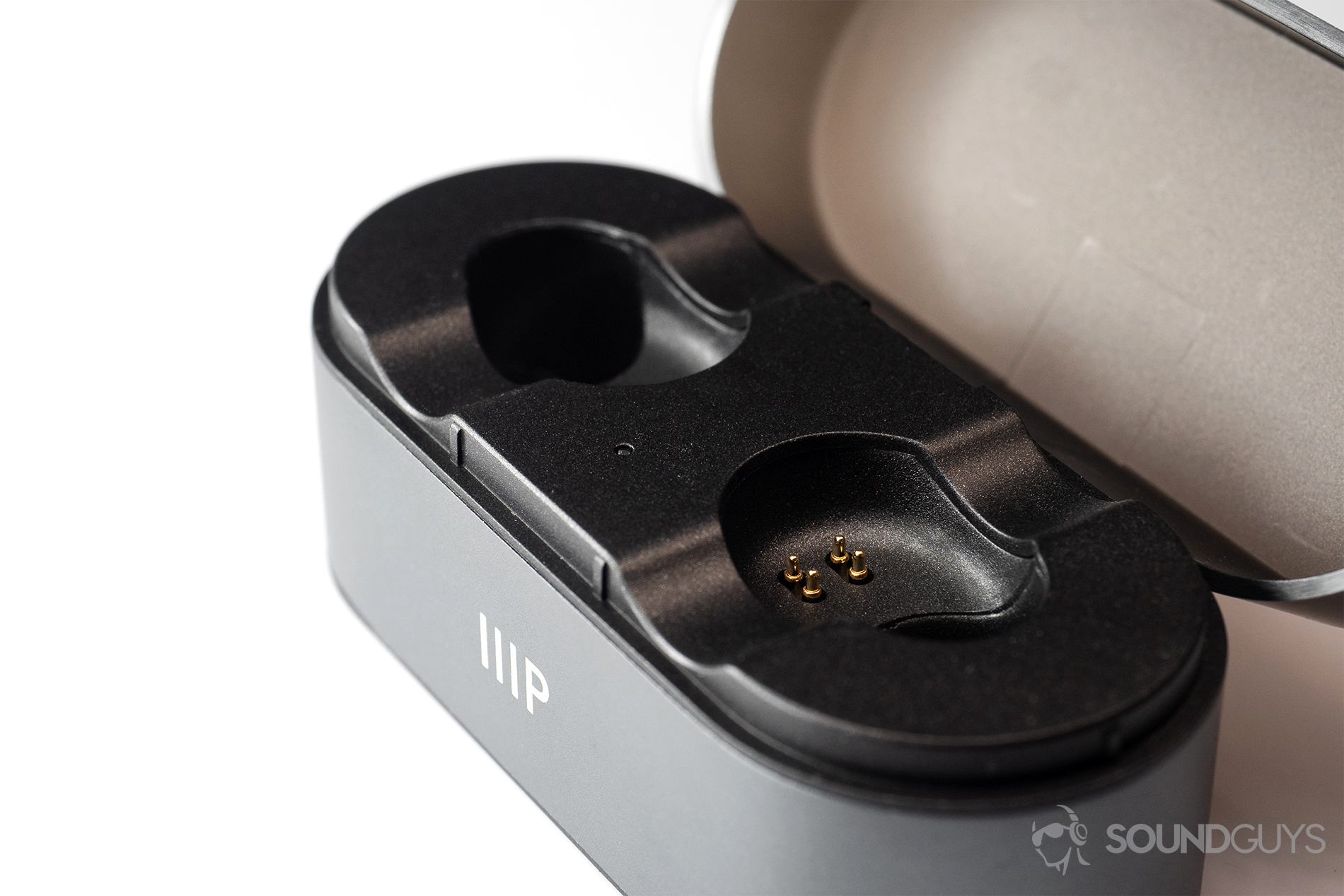 Monoprice_True Wireless-4 Monoprice True Wireless: An image of the connectors in the charging case.