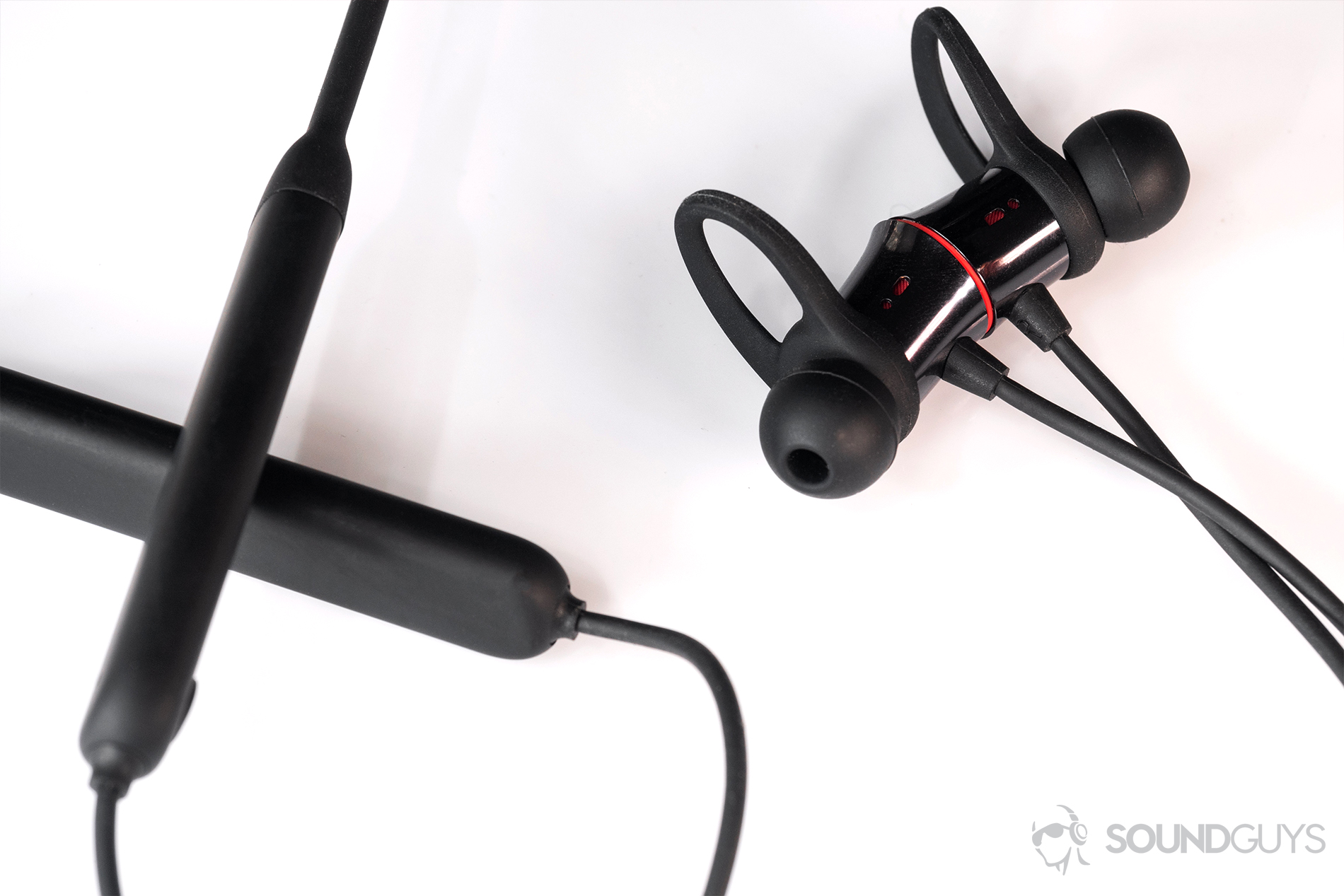 OnePlus_Bullets-7 USB-C headphones A top-down image of the earbuds and the neckband.