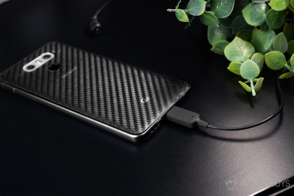 AiAiAi Pipe 2.0: The USB-C connector plugged into an LG G6.