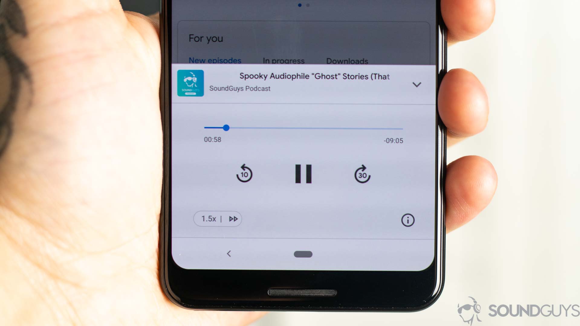 Google Podcasts2-2 Close-up of the playback controls of the Google Podcast app.