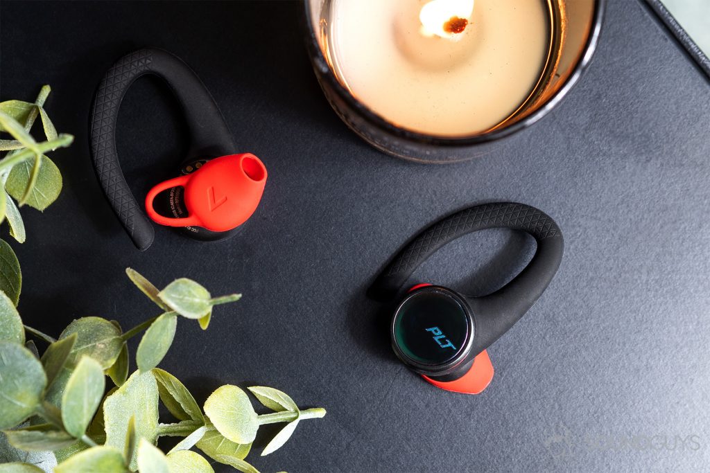 Plantronics BackBeat Fit 3100: A top-down image of the earbuds with the right earbud panel facing the lens and the left earbud facing down to show the Ambient Aware ear tip shape.