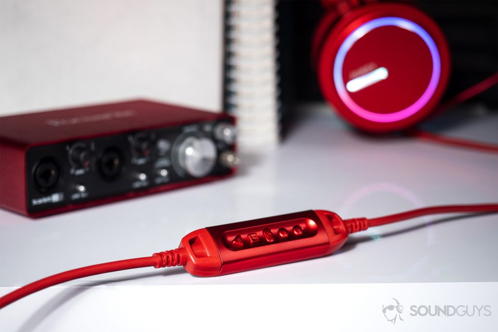 Aukey 7.1 Gaming Headset: Image of the integrated five-button control module on a white surface with the RGB headphones in the background.