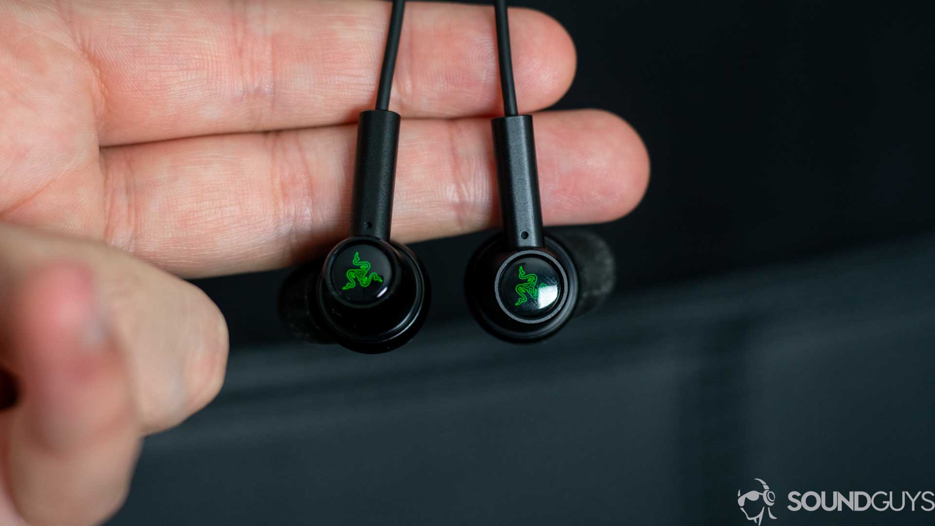 Razer Hammerhead USB-C ANC-1 Close-up of the Razer Hammerhead Type-C ANC earbuds in hand.