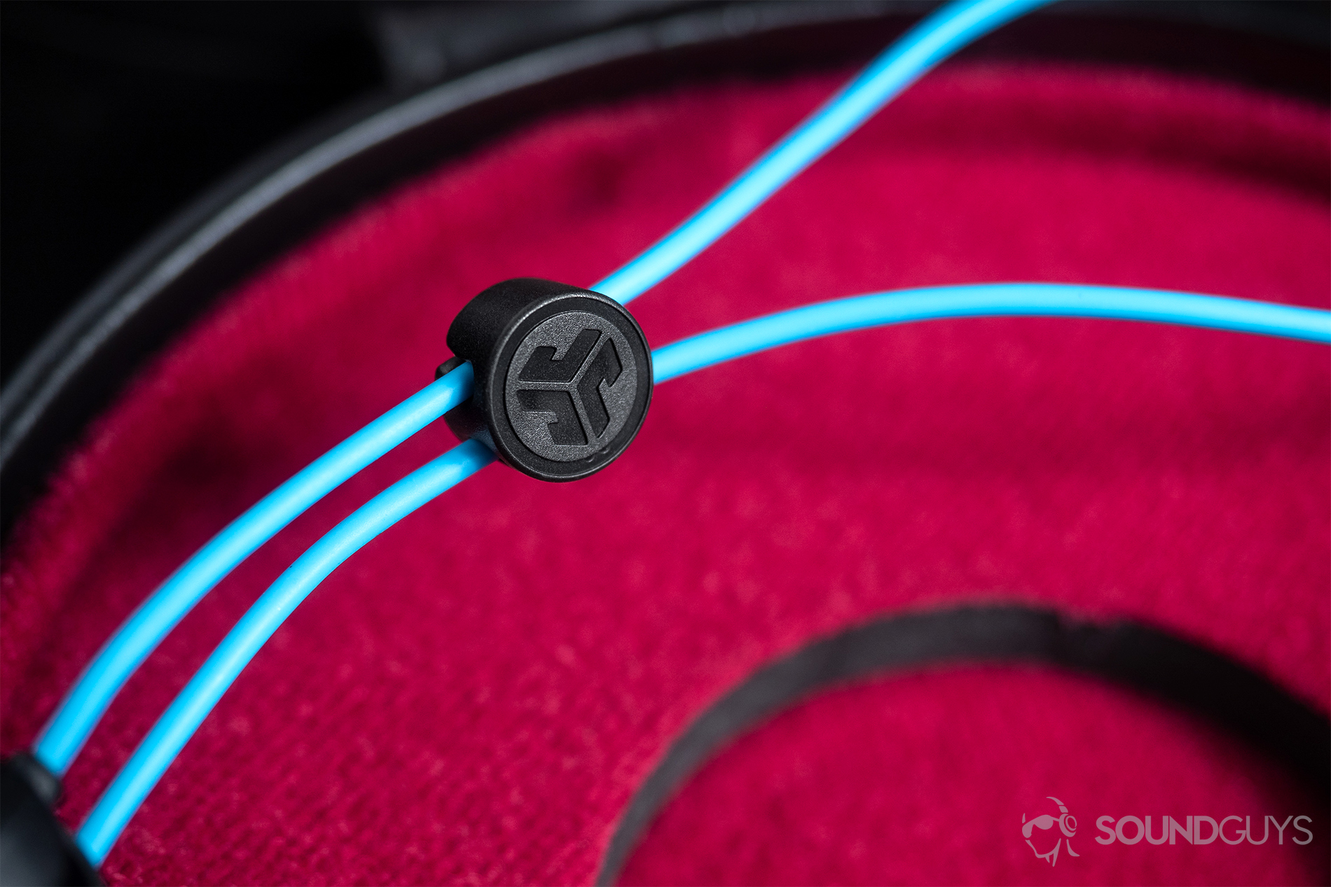 JLab_Fit 2.0-5 JLab Fit Sport Wireless: The cable management mechanism on the back of the wire joining both earbuds.