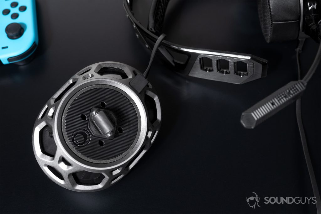 An image of the outer side of the detachable ear cup showing the connecting mechanism.