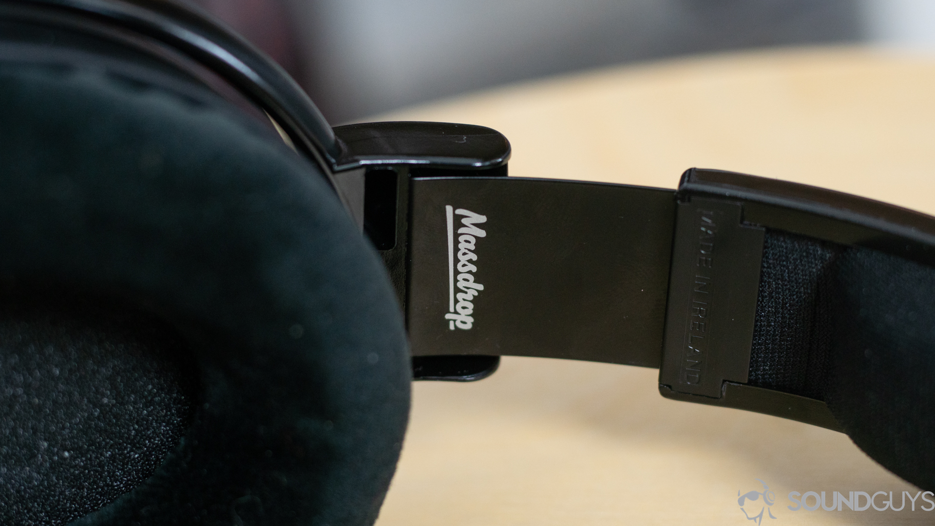 Sennheiser HD 58X-4 Close up of the Massdrop logo
