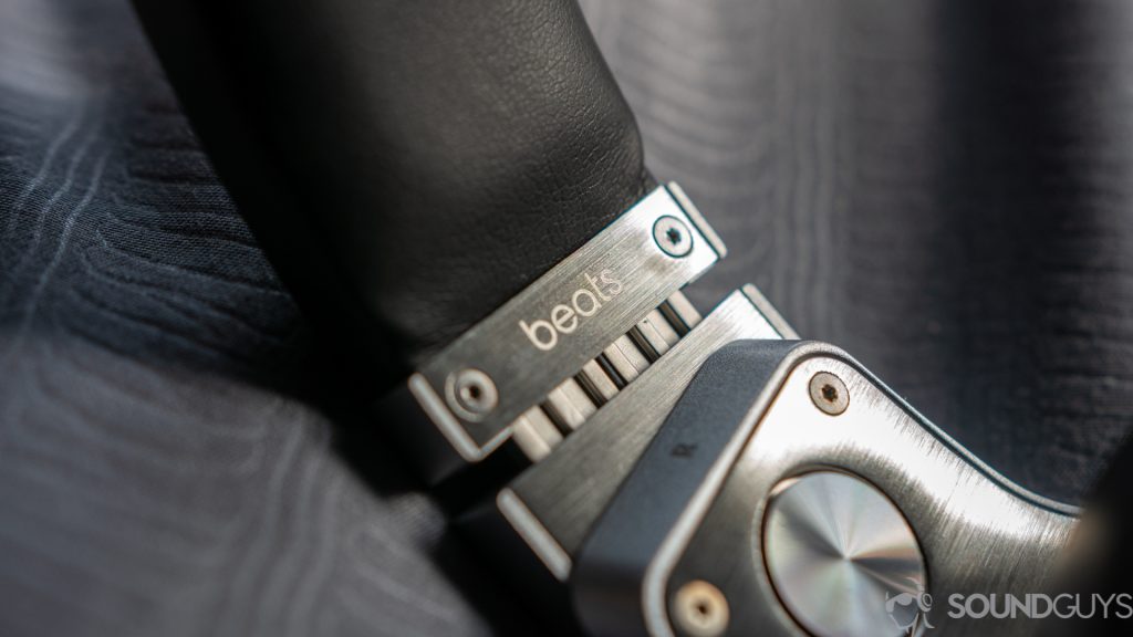 Close-up of the hinge of the Beats Pro.