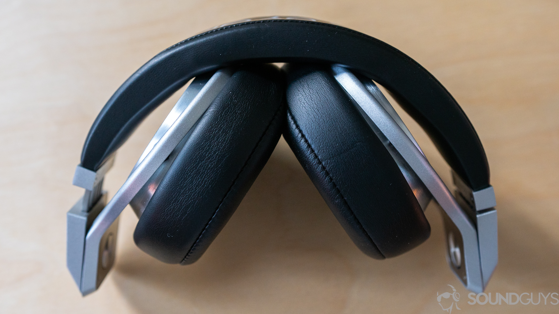 Beats Pro-4 Shot of the Beats Pro folded.