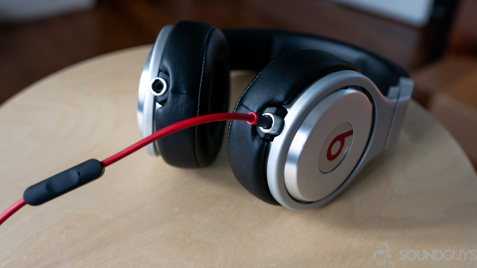 Shot of the audio cable of the Beats Pro.