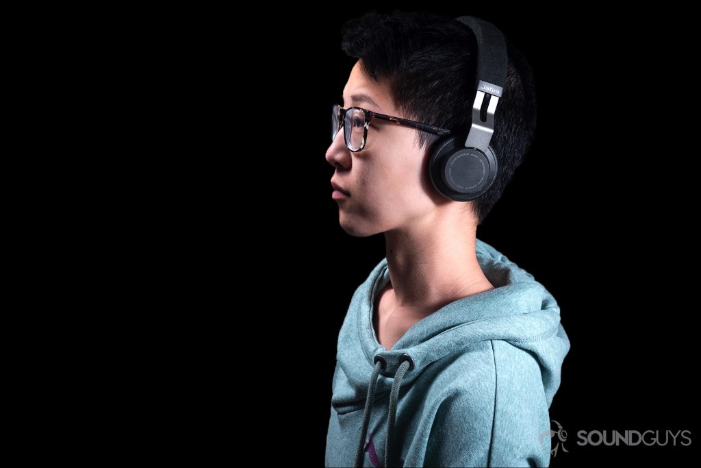 Jabra Move Wireless: The profile of a woman wearing the headphones against a black background.