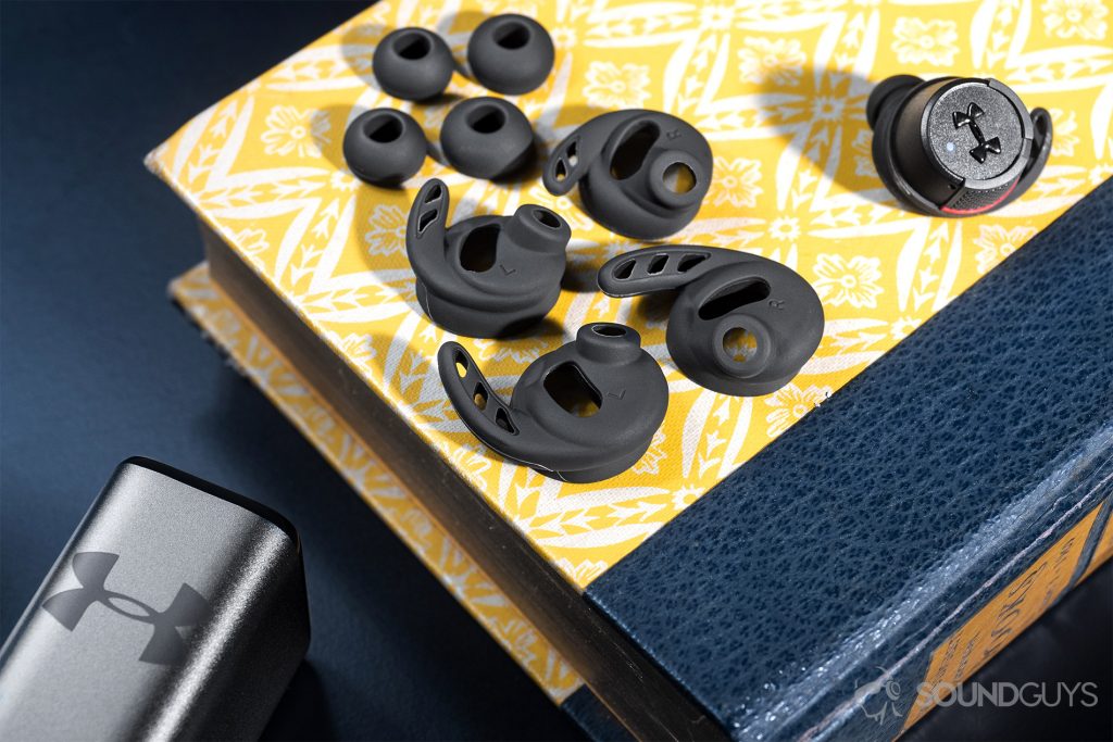 Under Armour True Wireless Flash JBL: All of the ear and wing tips included with the product