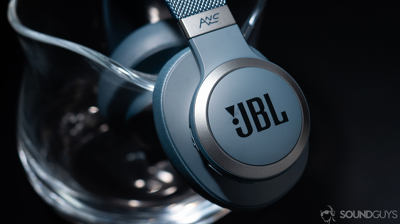 A picture of the JBL Live 650BTNC noise canceling headphones' outer ear cup with logo.