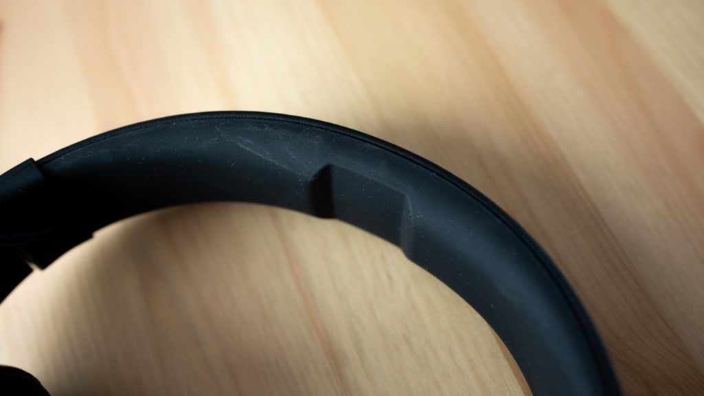 Close-up on the small headband cutout of the Skullcandy Crusher Wireless. 