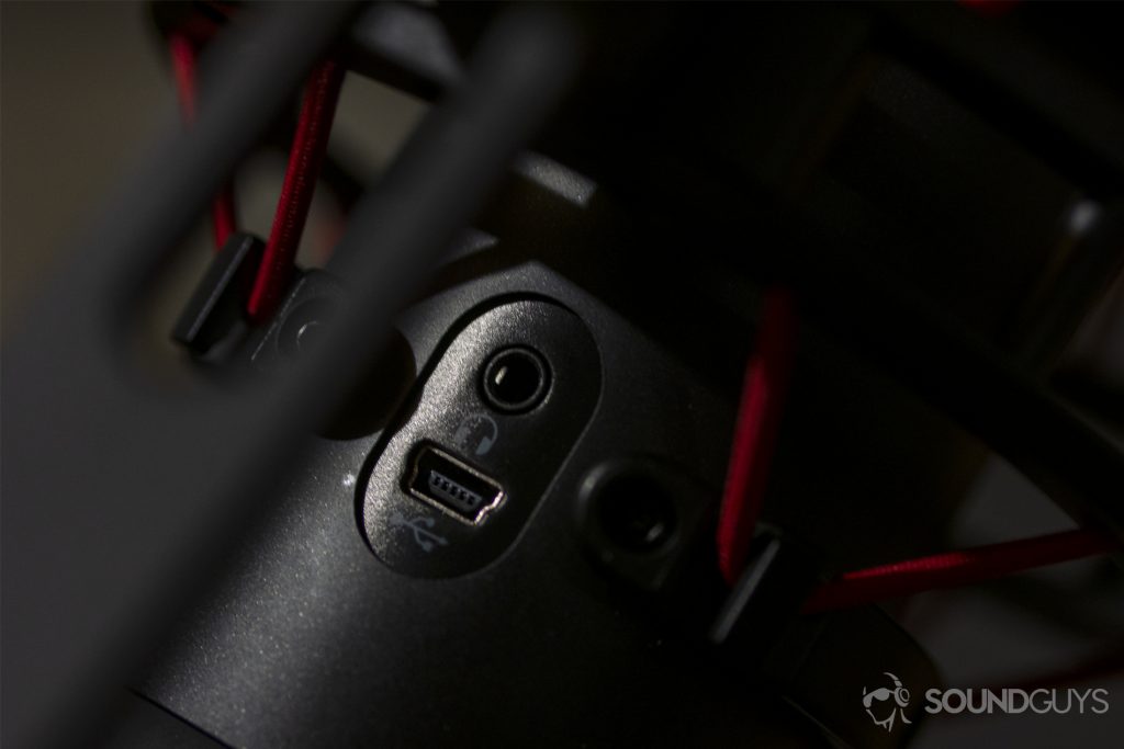 A photo of the rear ports on the hyperx-quadcast.