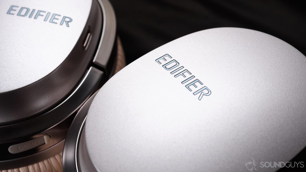 Edifier W860NB: Close-up of the Edifier logo on the ear cups.