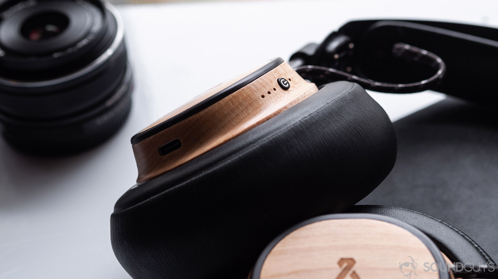 House of Marley Exodus: The power button and LED indicators on the left ear cup.