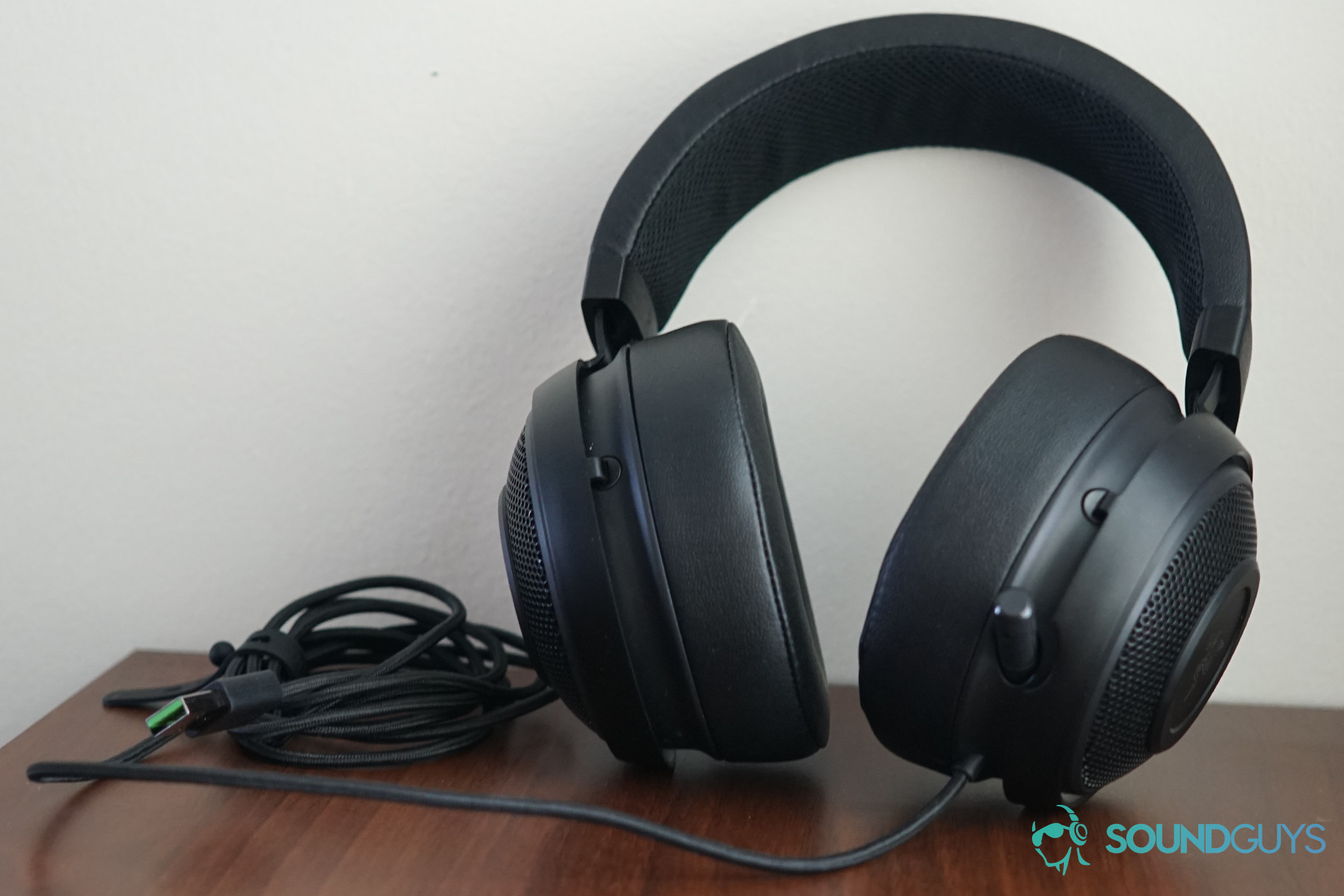 Kraken 7.1 v2 9 Kraken 7.1 v2 gaming headset lies on a table.